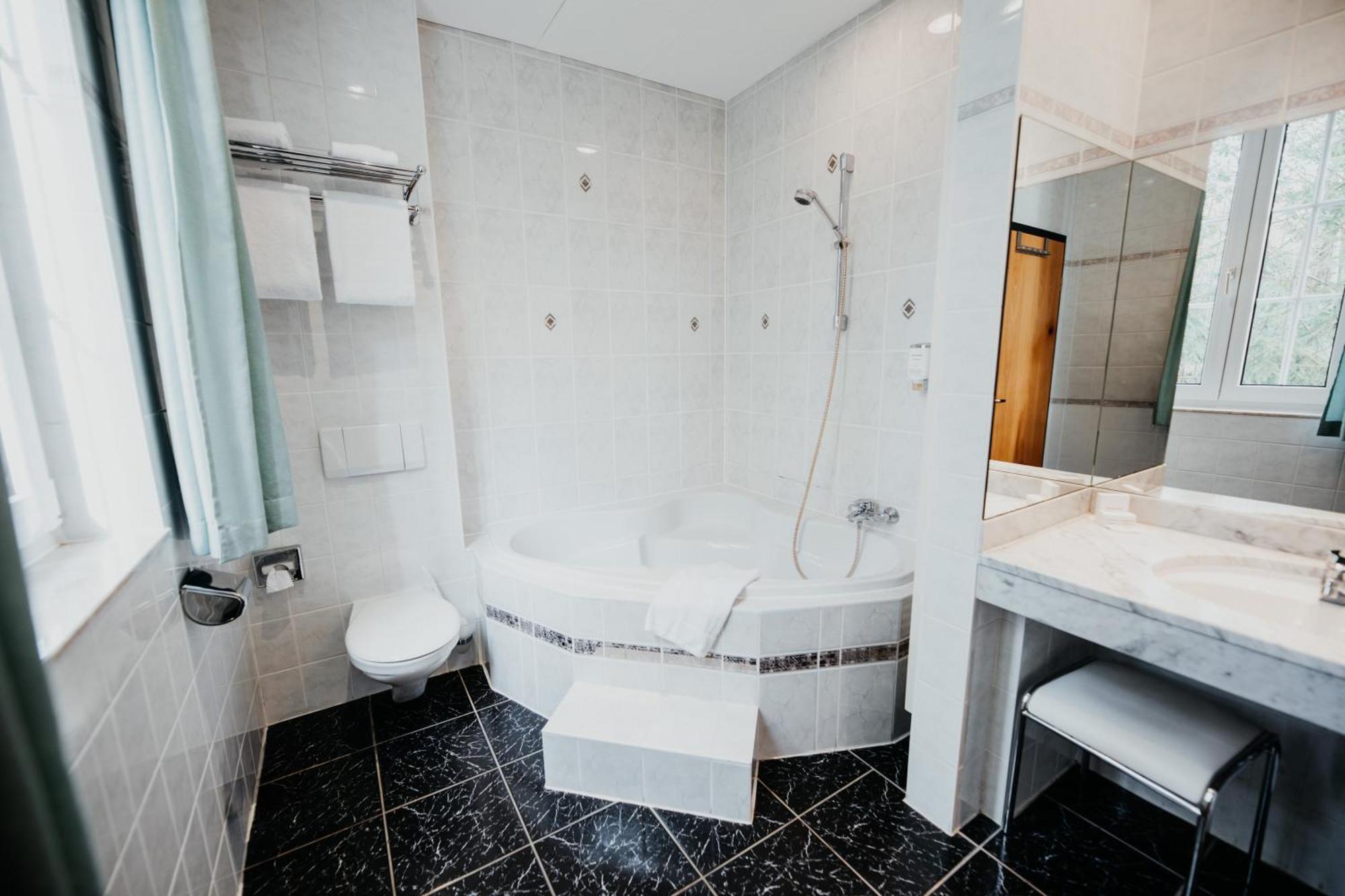 Sonnenhotel Hoher Hahn ชวาร์เซนเบิร์ก ภายนอก รูปภาพ